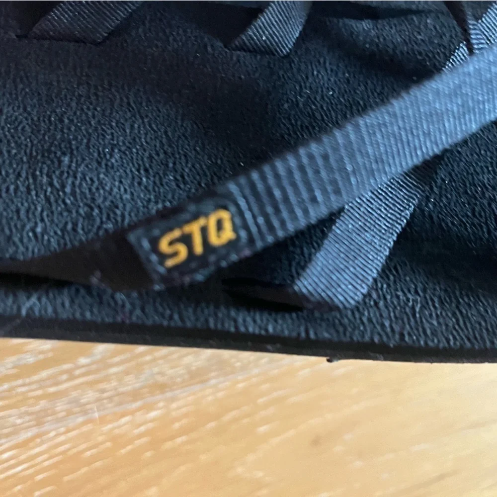 STQ Strappy Flip Flops, Women's Size 10M, Black